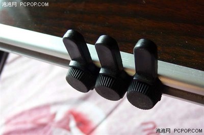 电脑桌卡扣螺丝怎么拆