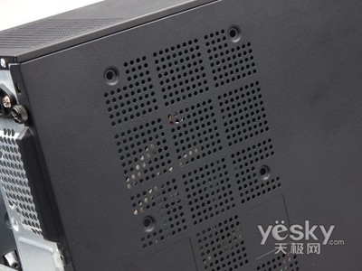 电脑机箱散热孔在上