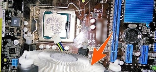 电脑主板泡水了