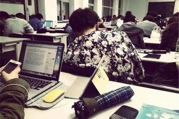 大学带什么电脑
