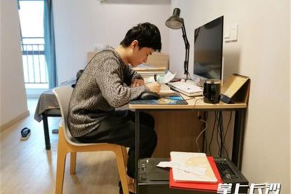 大学带什么电脑
