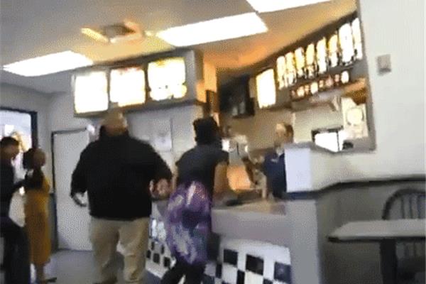 老外砸电脑的gif