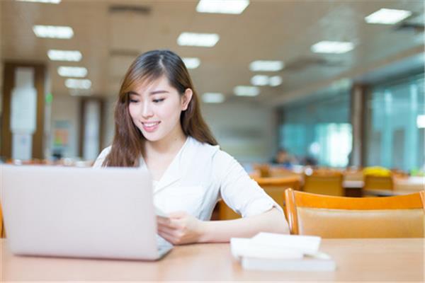 大学笔记本电脑